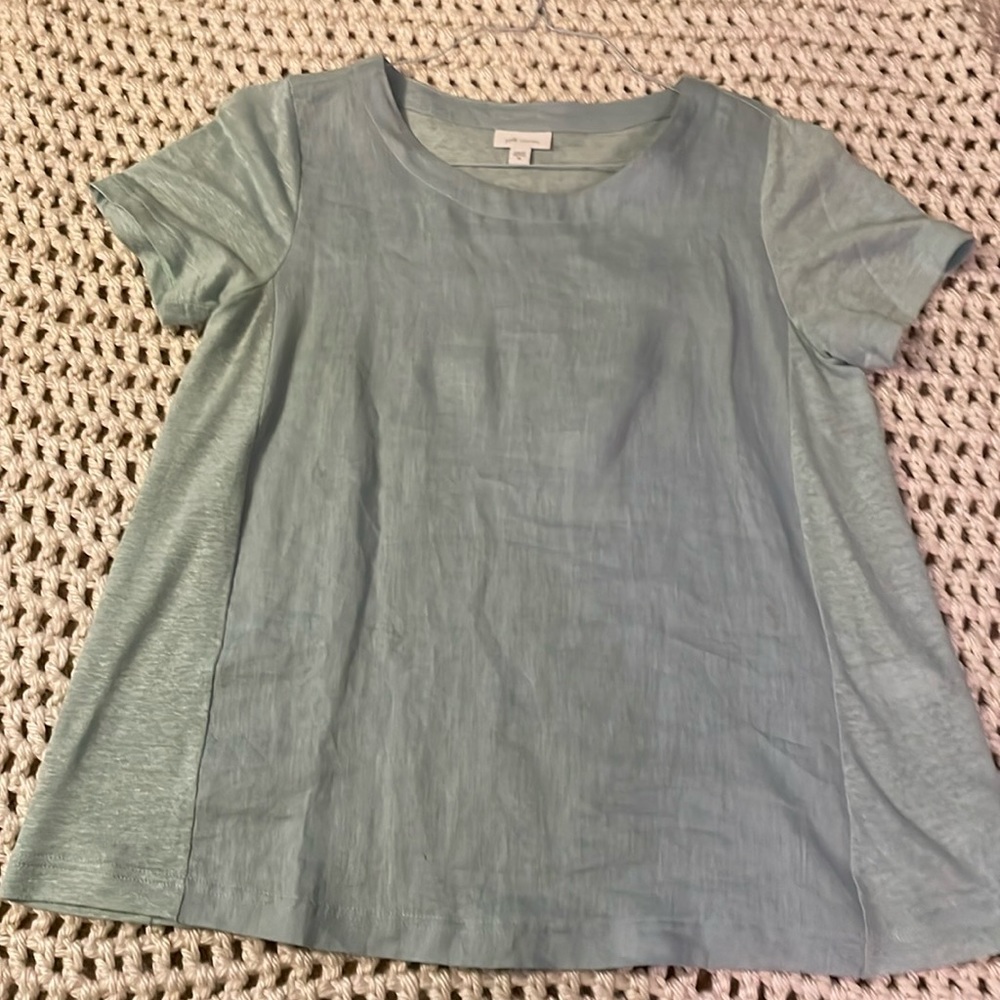 Mixed media light linen top.